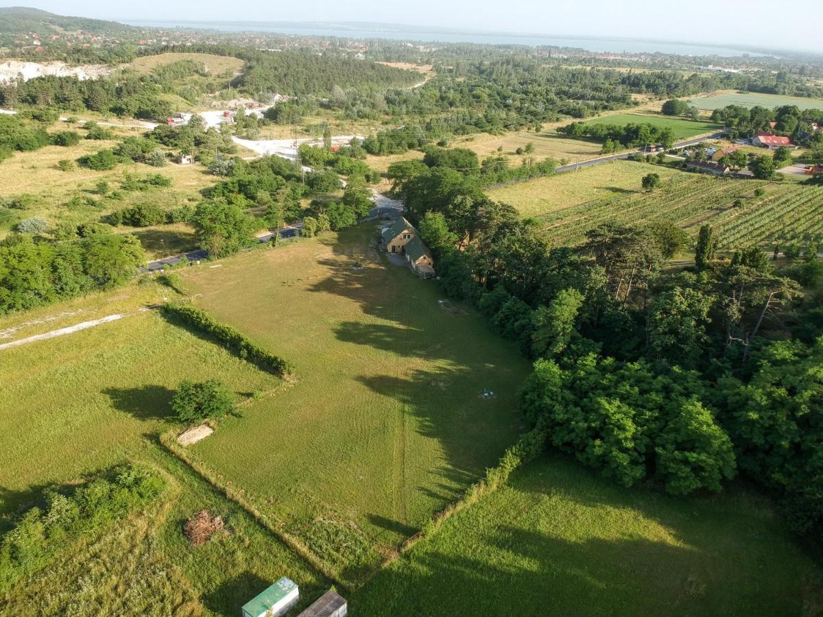 Pilikan Apartments - Park, Agroturism, Vineyard & Farm Cserszegtomaj Bagian luar foto