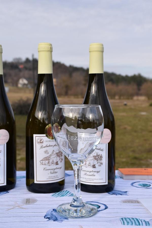 Pilikan Apartments - Park, Agroturism, Vineyard & Farm Cserszegtomaj Bagian luar foto